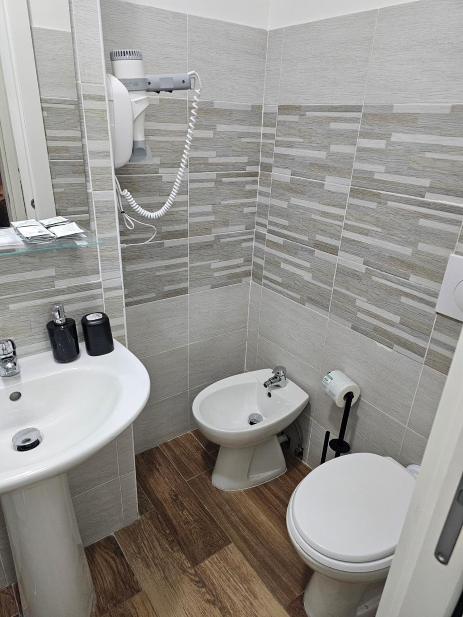 Trastevere Guestrooms Rome Bagian luar foto